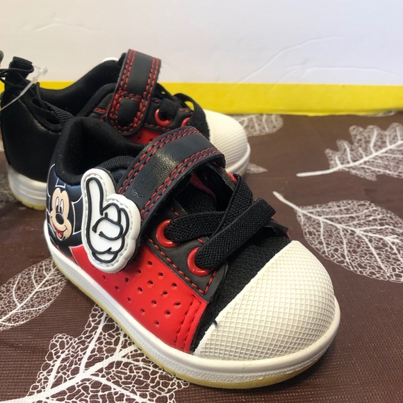Disney’s Mickey Mouse Baby Boys Court Sneakers Size3 NWT - Picture 1 of 12